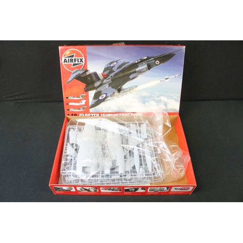 376 - Eight Boxed 1:48 scale Airfix plastic model kit military aircraft to include A09179 English Electric... 