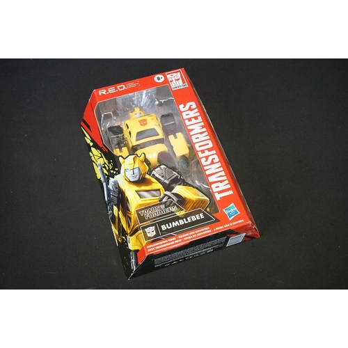 1503 - Transformers - 12 Boxed/carded contemporary figures to include 6 x carded Minifigures, Hasbro Ultima... 