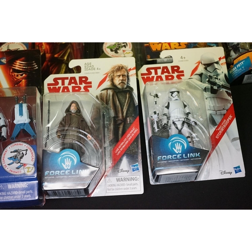 1510 - Star Wars - 32 Carded / boxed Hasbro contemporary Star Wars figures to include Elite Series, The For... 