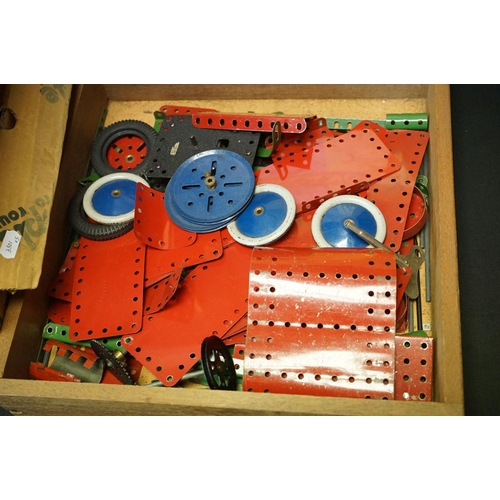 230A - Meccano - A collection of early-to-mid 20th C Meccano, a variety of parts of varying colours, to inc... 