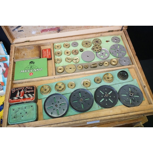 230A - Meccano - A collection of early-to-mid 20th C Meccano, a variety of parts of varying colours, to inc... 