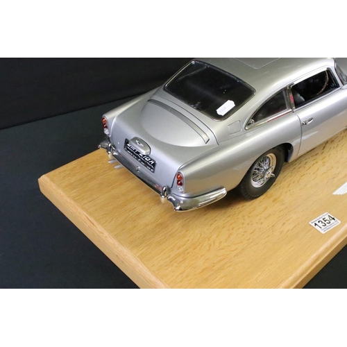 1354 - 1/8 Scale James Bond Aston Martin DB5 kit built diecast model, produced by Eaglemoss for home assemb... 