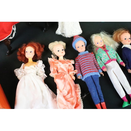 444 - Sindy - Nine Sindy fashion dolls (clothed), together with a Sindy horse and a quantity of clothing &... 