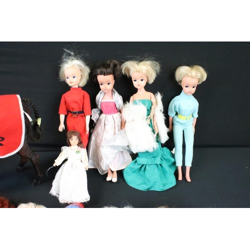 444 - Sindy - Nine Sindy fashion dolls (clothed), together with a Sindy horse and a quantity of clothing &... 