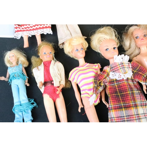 445 - Sindy - 14 Play worn Sindy fashion dolls (featuring 4 x 2nd Gen examples), together with a small qua... 