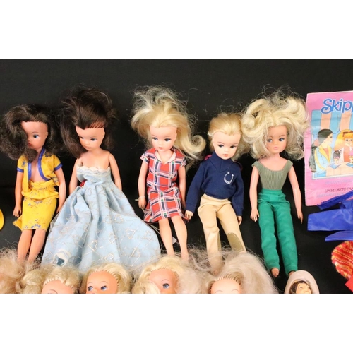 445 - Sindy - 14 Play worn Sindy fashion dolls (featuring 4 x 2nd Gen examples), together with a small qua... 