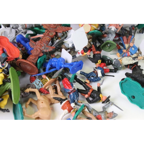 325 - Collection of plastic figures & accessories, mostly military examples, to include Britains, Timpo To... 