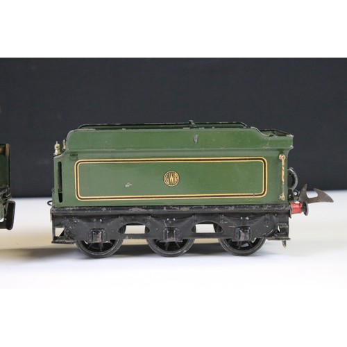 148 - Hornby O gauge 4-4-0 County of Bedford GWR 3821 locomotive with tender, green livery, showing wear a... 