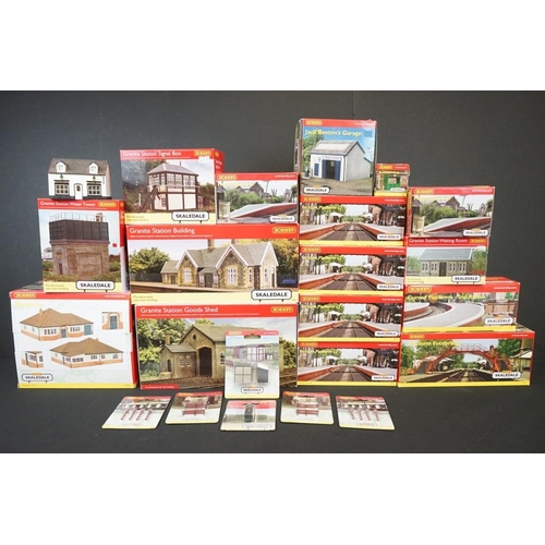 125 - 20 Boxed & carded Hornby Skaledale OO gauge trackside buildings and accessories to include R9836 Gra... 