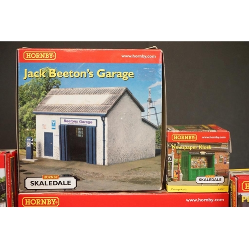 125 - 20 Boxed & carded Hornby Skaledale OO gauge trackside buildings and accessories to include R9836 Gra... 