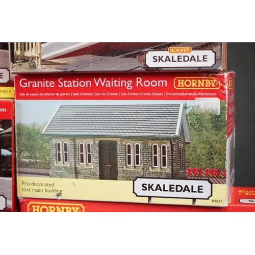 125 - 20 Boxed & carded Hornby Skaledale OO gauge trackside buildings and accessories to include R9836 Gra... 