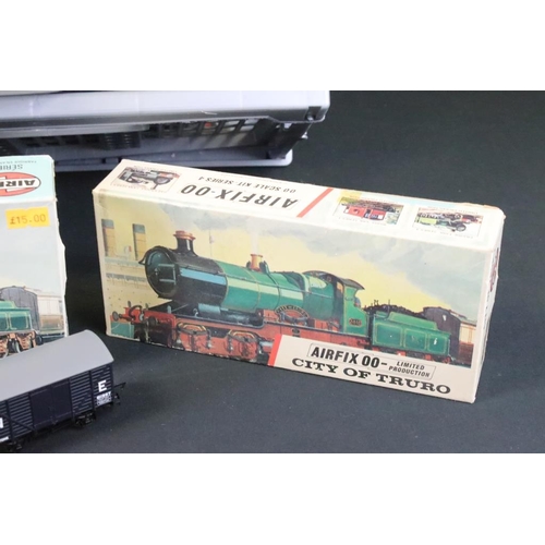 126 - Quantity of OO gauge model railway to include 9 x items of rolling stock, 9 x cased Oxford diecast m... 