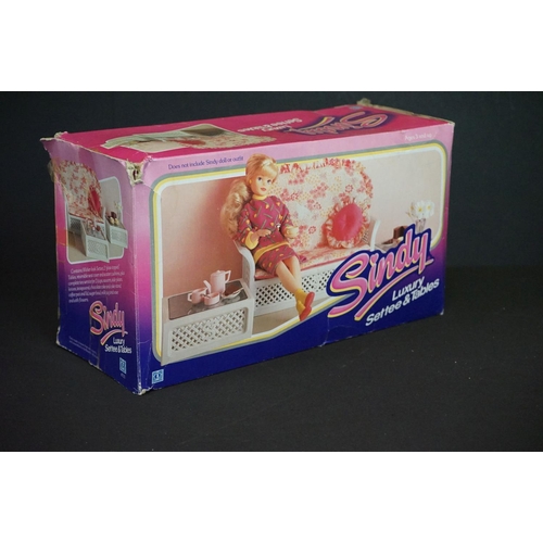 447 - Sindy - Three boxed Hasbro Sindy sets to include Fashion Boutique (8772), Kitchen Cafe (8733) and Lu... 