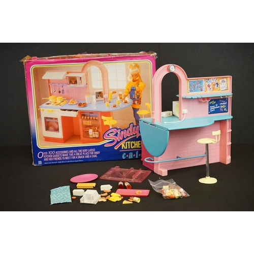 447 - Sindy - Three boxed Hasbro Sindy sets to include Fashion Boutique (8772), Kitchen Cafe (8733) and Lu... 