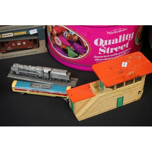 128 - Quantity of OO gauge model railway to include 9 x boxed items of rolling stock, various track, plast... 