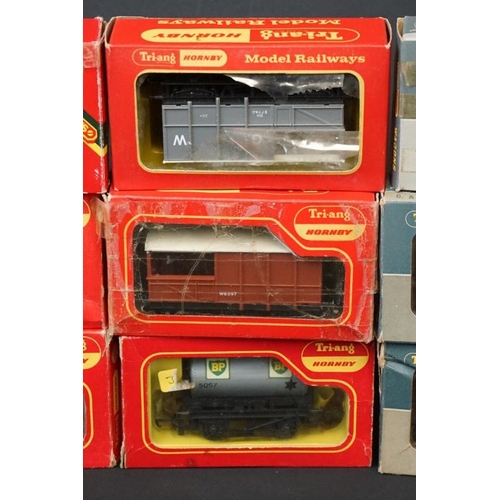 128 - Quantity of OO gauge model railway to include 9 x boxed items of rolling stock, various track, plast... 