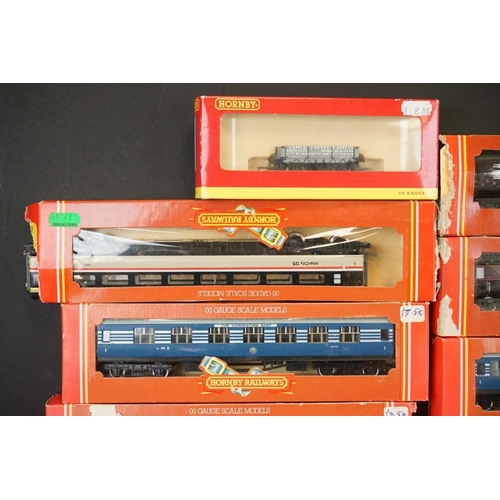 129 - 21 Boxed OO gauge items of rolling stock to include 17 x Hornby/Triang and 3 x Lima, mainly coaches,... 