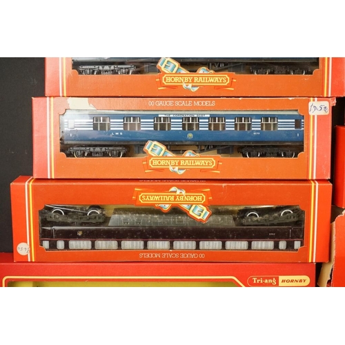 129 - 21 Boxed OO gauge items of rolling stock to include 17 x Hornby/Triang and 3 x Lima, mainly coaches,... 