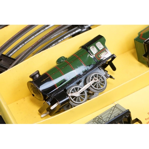 130 - Collection of Triang OO gauge model railway to include 6 x locomotives and 16 x items of rolling sto... 