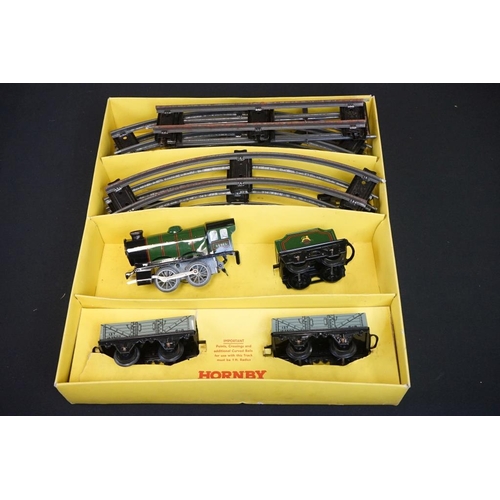 130 - Collection of Triang OO gauge model railway to include 6 x locomotives and 16 x items of rolling sto... 