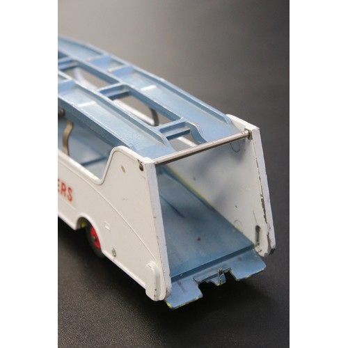 1262 - 18 Mid 20th C commercial diecast models to include Dinky and Corgi examples featuring a boxed Dinky ... 