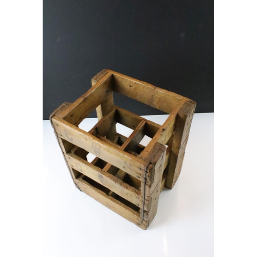 173 - A vintage pine crate for 4 bottles (approx 31cm high)