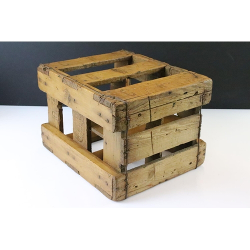 173 - A vintage pine crate for 4 bottles (approx 31cm high)