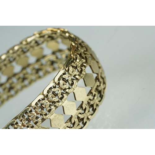 114 - 9ct yellow gold fancy link bracelet, textured links, width approx 15mm, tongue and box clasp, safety... 