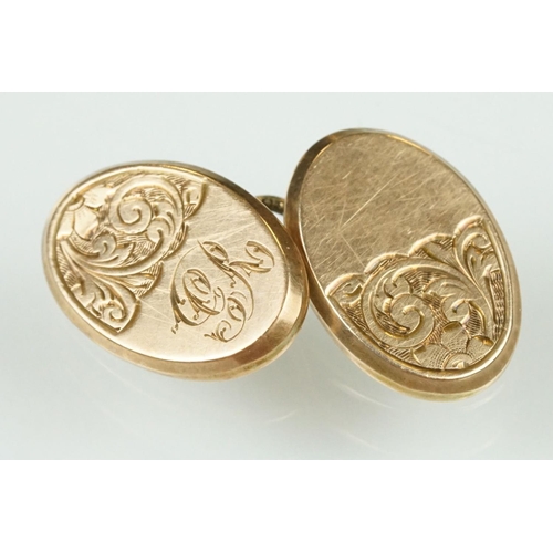 121 - Pair of 9ct rose gold chain link cufflinks, engraved initials and foliate scroll decoration; two 9ct... 