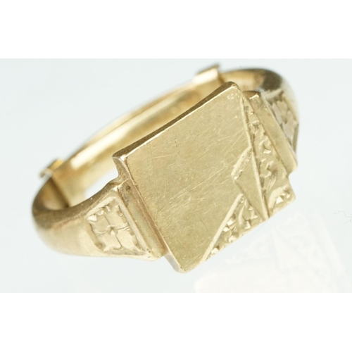 151 - 9ct gold hallmarked signet ring having a square head (hallmarked London 1968, size Q), a ring mount ... 