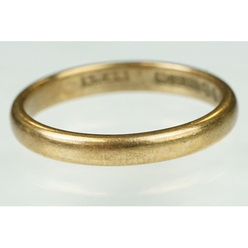 168 - 9ct yellow gold wedding band, plain polished D shank, band width approx 3mm, ring size N