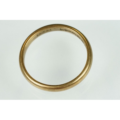 168 - 9ct yellow gold wedding band, plain polished D shank, band width approx 3mm, ring size N