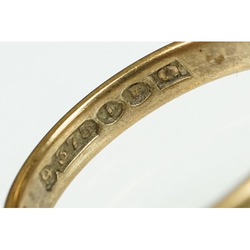 168 - 9ct yellow gold wedding band, plain polished D shank, band width approx 3mm, ring size N