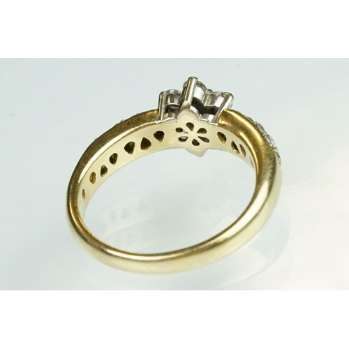 17 - Diamond flower head 18ct yellow gold ring, the centre round brilliant cut diamond weighing approx 0.... 