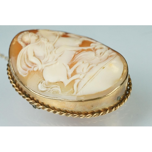 178 - Shell cameo 9ct rose gold brooch, the cameo depicting a Roman centurion riding a horse, rubover set,... 