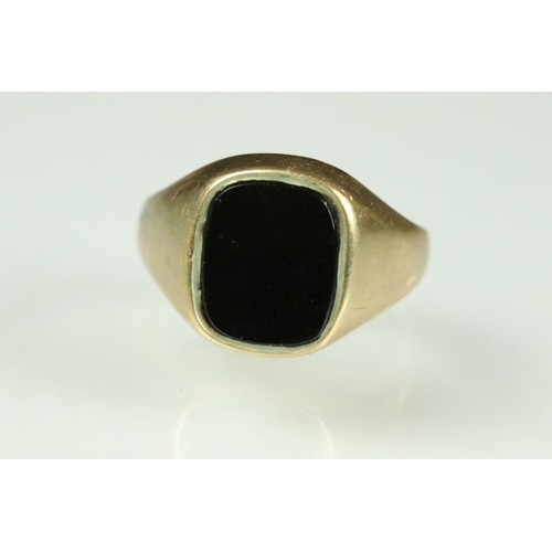 185 - Onyx 9ct gold Gents ring, plain polished black onyx panel, dimensions approx 11.5mm x 9.5mm, rubover... 