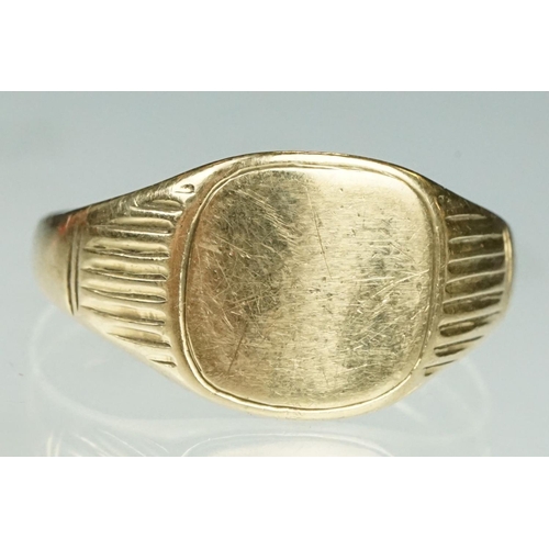 194 - 9ct yellow gold signet ring, plain polished rounded square head, dimensions approx 12.5mm x 13mm, te... 