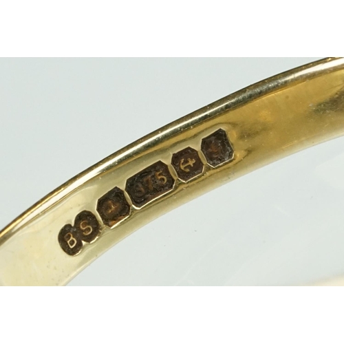 194 - 9ct yellow gold signet ring, plain polished rounded square head, dimensions approx 12.5mm x 13mm, te... 