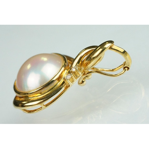 78 - Mabe pearl and mother of pearl 18ct yellow gold pendant necklace, the mabe pearl diameter approx 11.... 