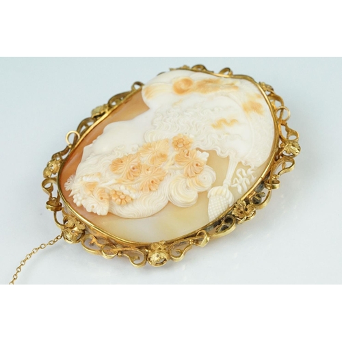 8 - Large 19th century shell cameo yellow metal brooch, the carved shell cameo depicting female bust loo... 