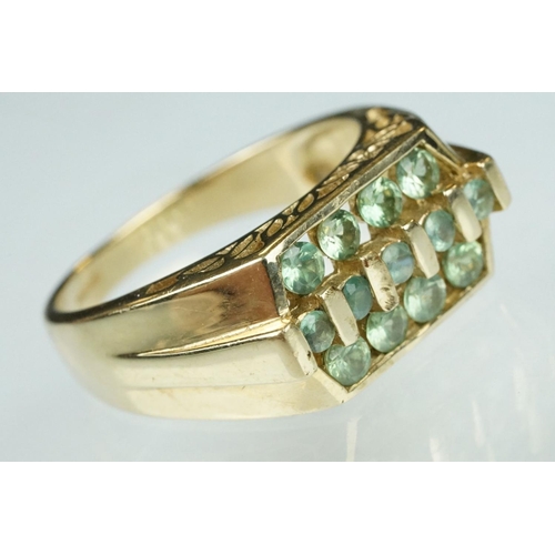 88 - Green stone 9ct yellow gold ring, possibly peridot or green quartz, tapered shoulders, ring size W