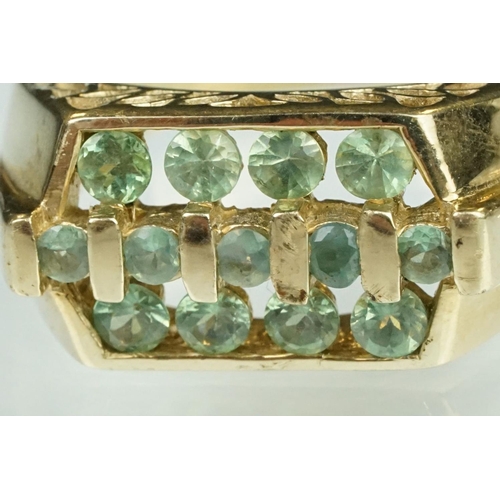 88 - Green stone 9ct yellow gold ring, possibly peridot or green quartz, tapered shoulders, ring size W