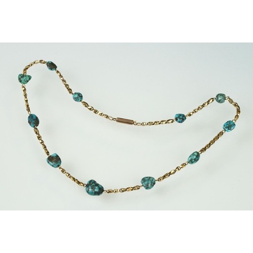 92 - Early 20th century turquoise and yellow metal necklace, eleven asymmetric rough turquoise beads, fan... 