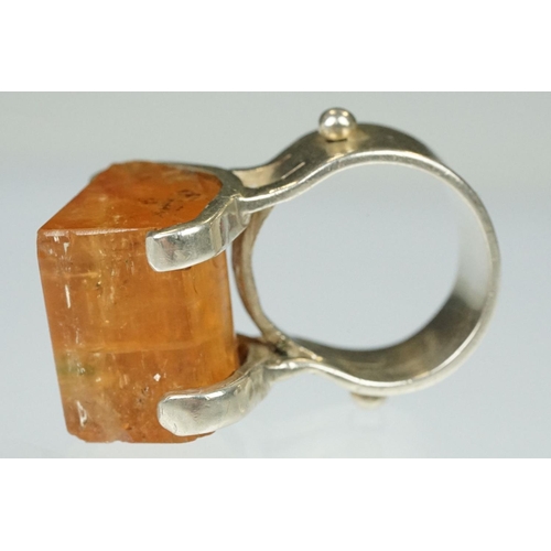 95 - Gem set silver ring, the faceted asymmetric orange stone probably orange topaz, dimensions approx 17... 