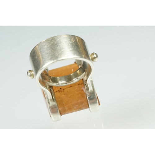 95 - Gem set silver ring, the faceted asymmetric orange stone probably orange topaz, dimensions approx 17... 