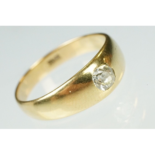 98 - Diamond 18ct yellow gold ring, the round old cut diamond diameter measuring approx 4mm, the diamond ... 