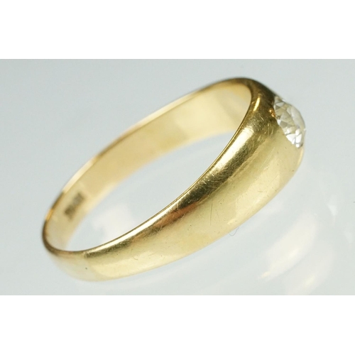 98 - Diamond 18ct yellow gold ring, the round old cut diamond diameter measuring approx 4mm, the diamond ... 