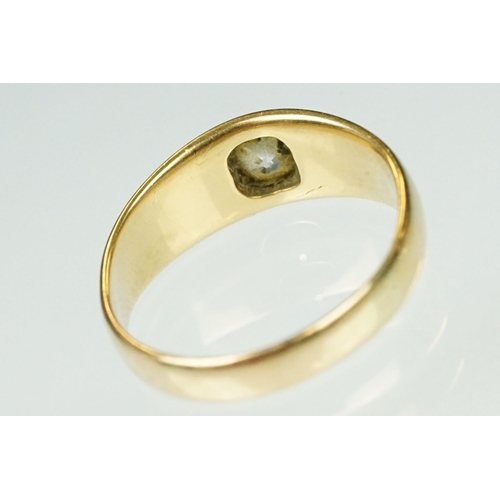 98 - Diamond 18ct yellow gold ring, the round old cut diamond diameter measuring approx 4mm, the diamond ... 