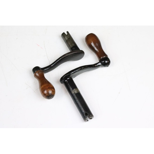 126 - 'The Graphophone' early 20th century Columbia Phonograph, Type AT, no. 269135, oak cased, with lid, ... 