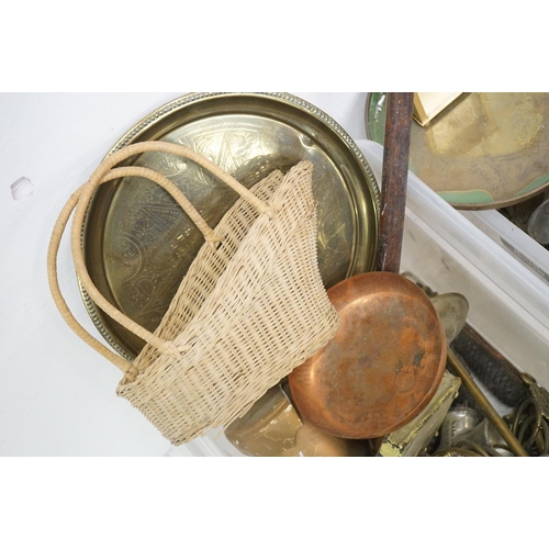 184 - Mixed metal ware to include a cast iron kettle, Derverley footed copper dish, Art Nouveau style bras... 